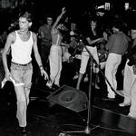 Fede Moura tocando en una disco de La Plata 