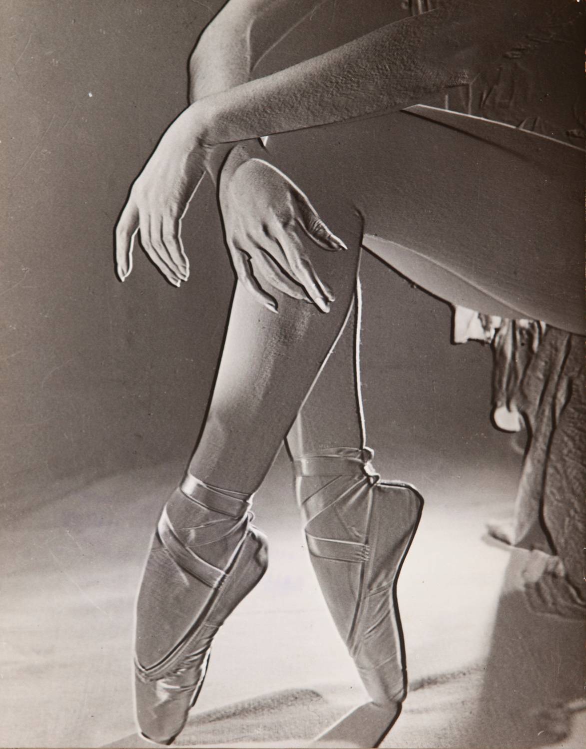 Piernas y manos (Alicia Markova)