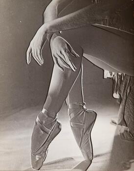 Piernas y manos (Alicia Markova)