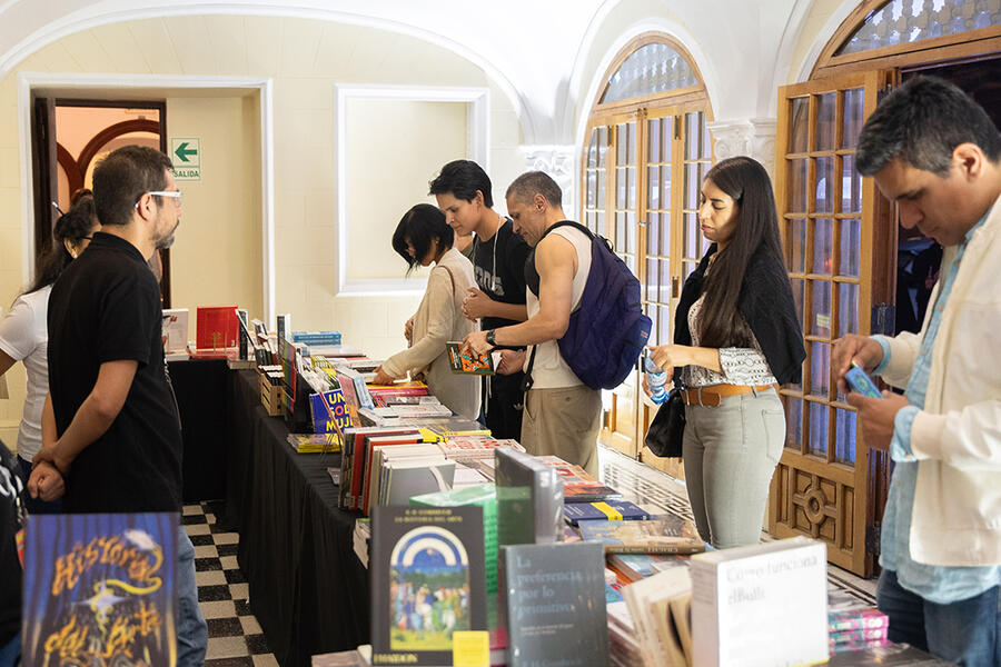Book Vivant at Pinta Lima