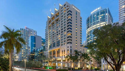 Stay with Pinta Miami