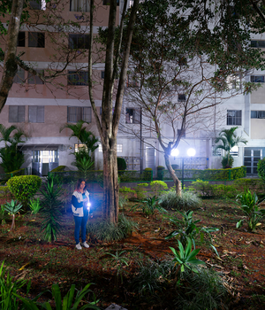 kiara, esmeraldas isn't public housing because it has an elevator series,