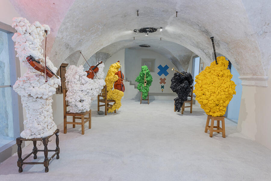 Tania Candiani, León Ferrari and Sara Flores: three parallel shows in Ardez