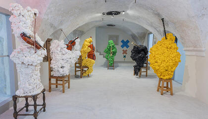 Tania Candiani, León Ferrari and Sara Flores: three parallel shows in Ardez